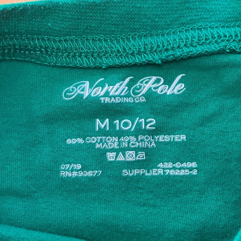 The Children's Place Green Tee with Gingerbread Characters size‎ M 10/12